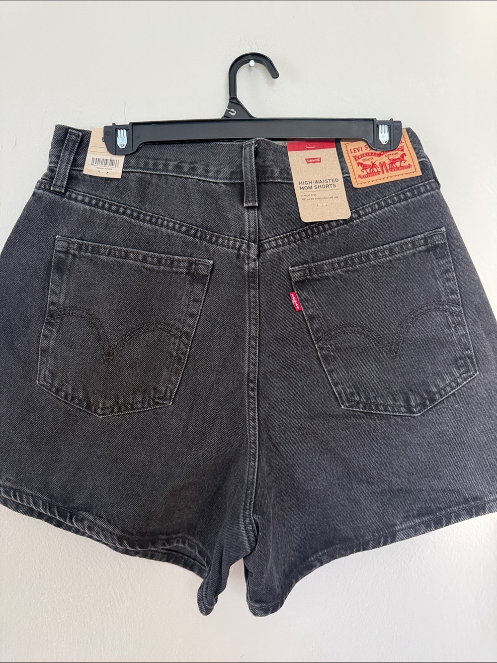 NWT Levi's mom short Black Washed High-Waist Jean Shorts 31 - Picture 3 of 3